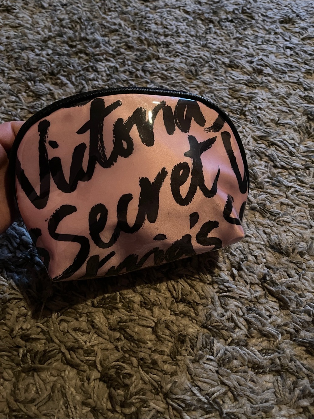 VICTORIA’s SECREt LOGO MAKEUP BAG